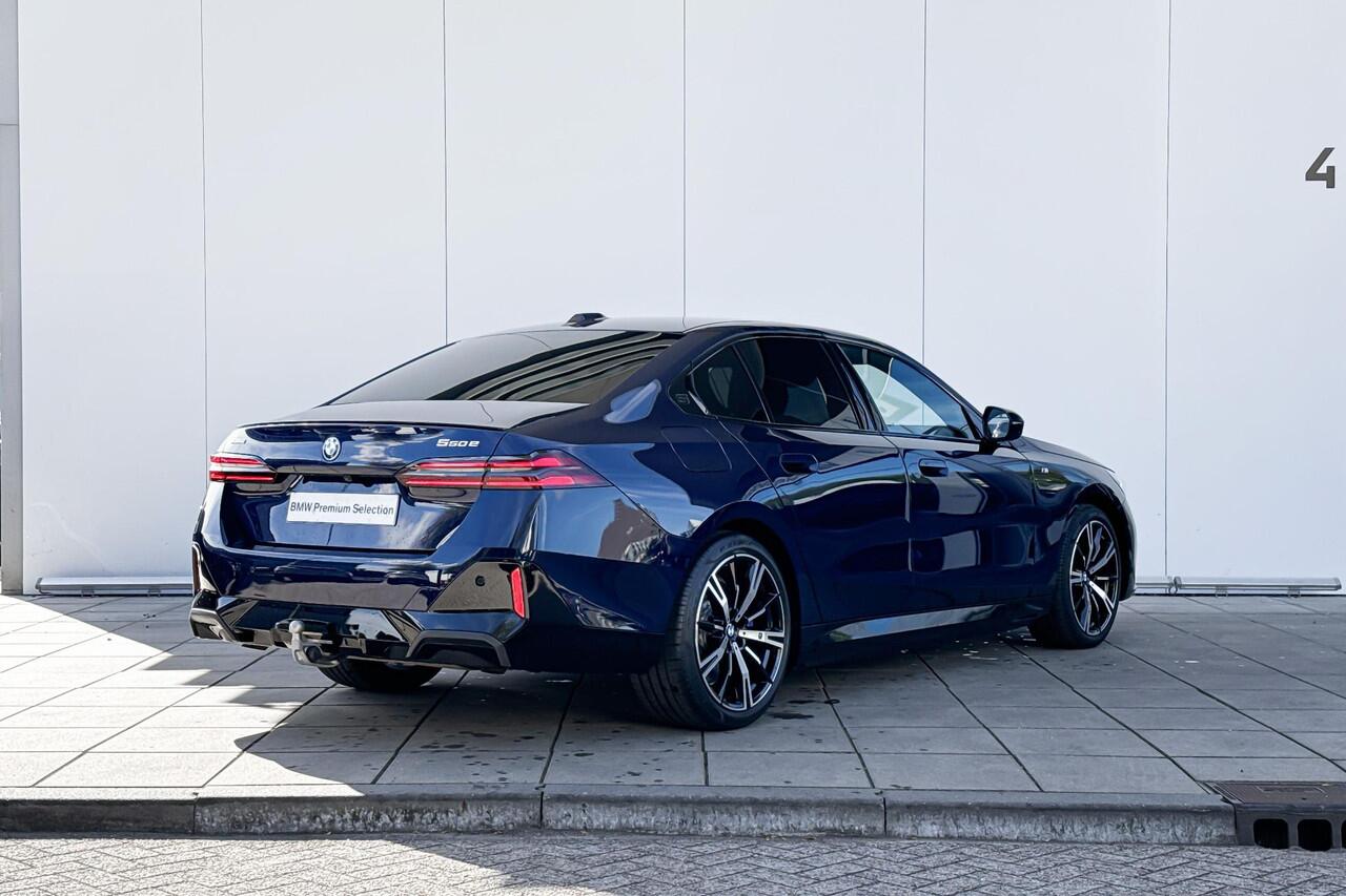 BMW 5-SERIE Sedan 550e xDrive M-Sport Pro / CoPilot / Bowers & Wilkins / Adaptief onderstel professional / LED koplampen adaptief / Stoelventilatie / Trekhaak Zwenkbaar / 20 inch / Selections