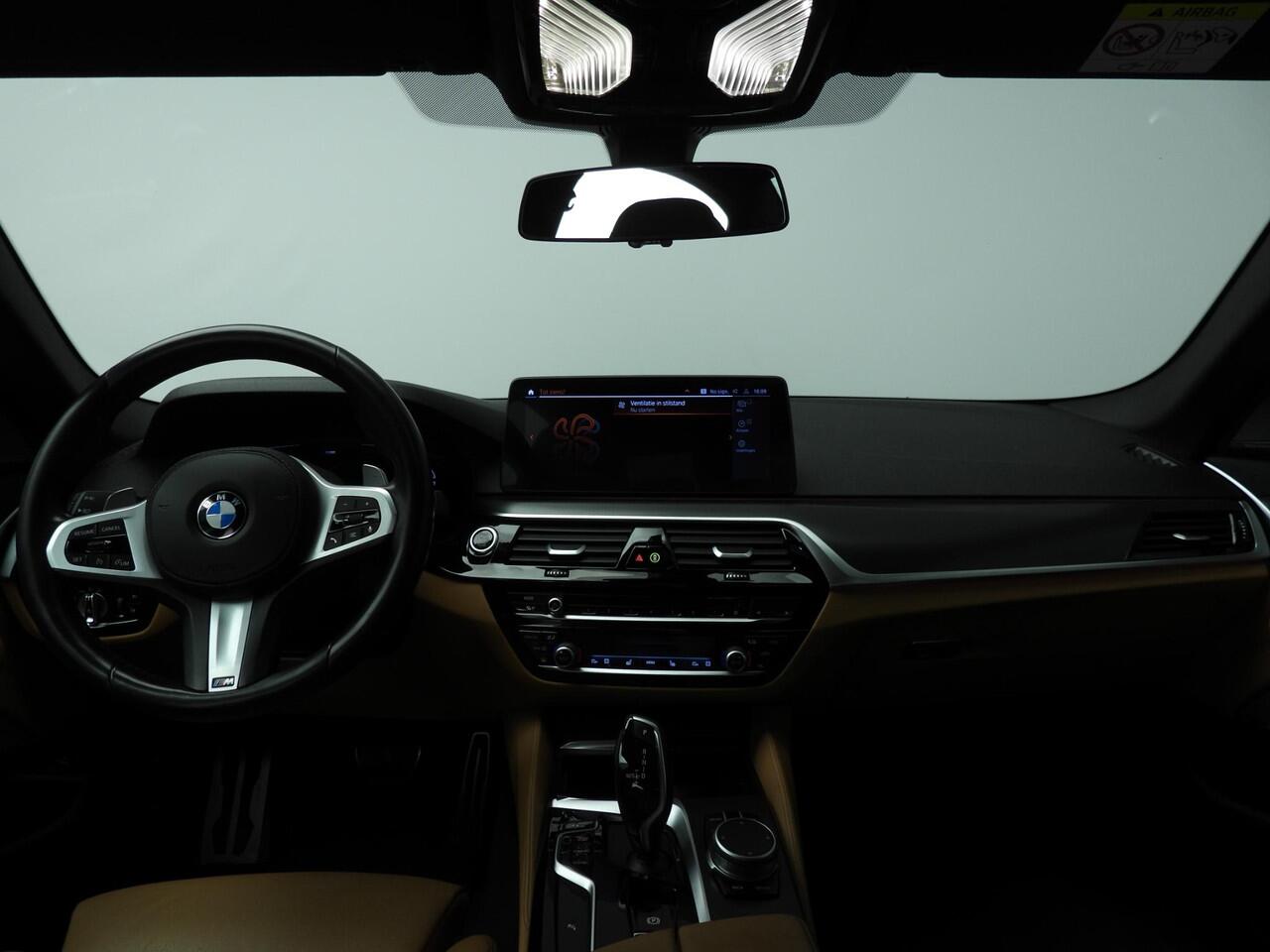 BMW 5-SERIE Sedan 540i | M-Sportpakket | LED | Leder | Navigatie | Comfortzetels | Stoelverwarming | DAB | Harman-kardon sound | Alu 19 inch
