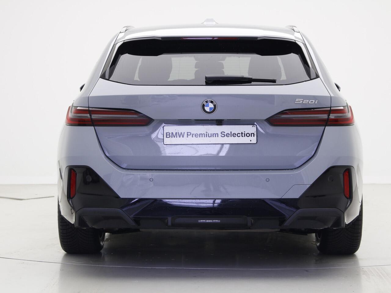 BMW 5-SERIE Touring 520i M-Sport Pro | Trekhaak | Driv. Ass. Pro | Stoelventilatie | Standkachel | | Bowers & Wilkins Surround Sound System | Mild Hybrid