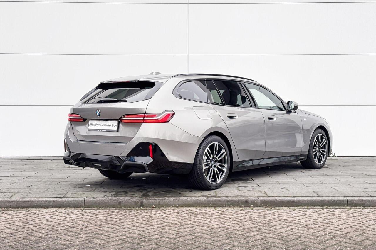 BMW 5-SERIE Touring 520i M-Sport | Selections | M Sport | Stoelverwarming | Achteruitrijcamera |