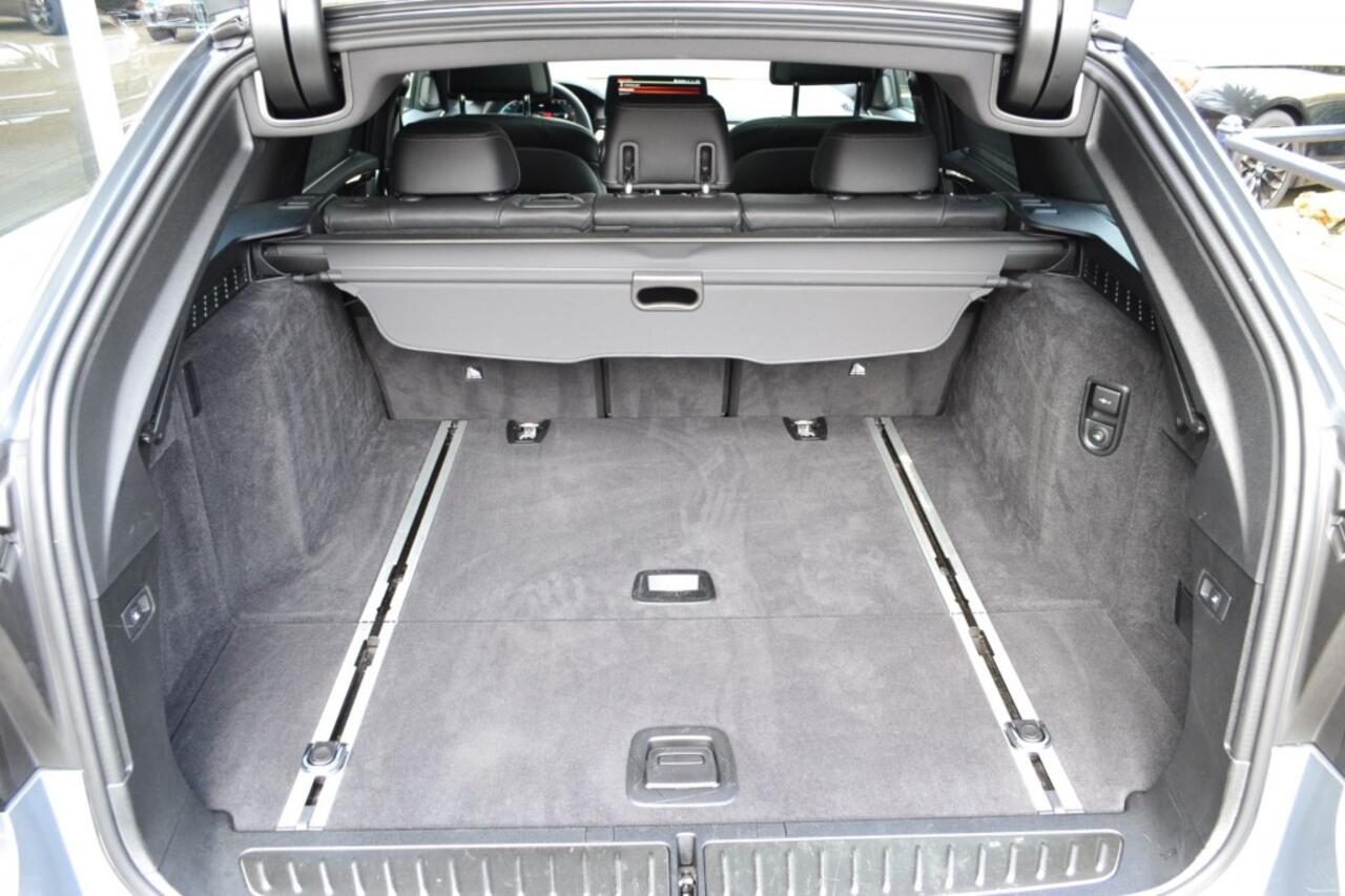 BMW 5-SERIE 530d xDrive M-Sport / Pano / standkachel / vol