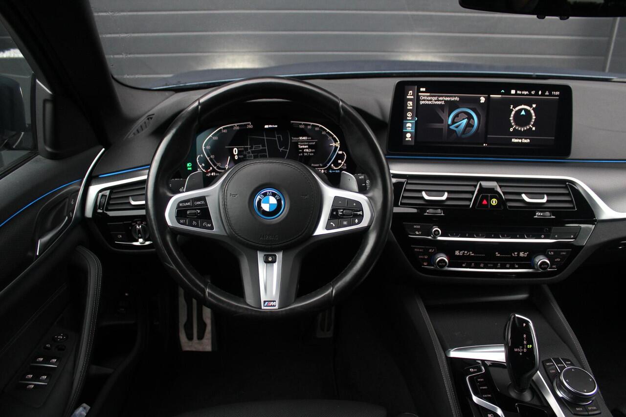 BMW 5-SERIE Touring 530e M-Sport | Stuur en Stoelverwarming | HUD | Elektrische stoelen | Sfeerverlichting