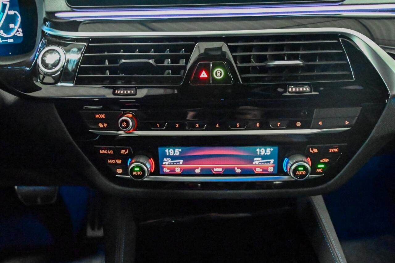 BMW 5-SERIE 530e xDrive M-Sport | HK | ACC | Laser | PHEV