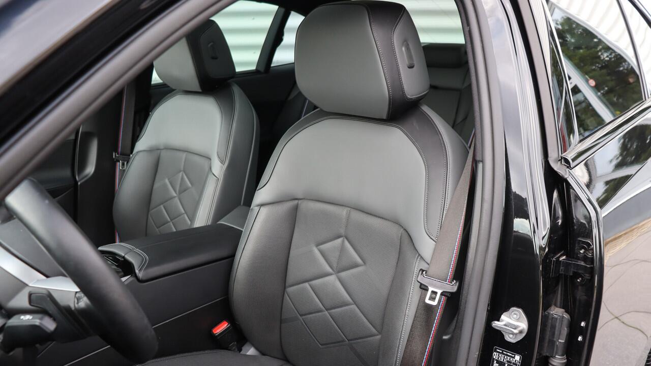 BMW 5-SERIE 550e xDrive M-Sport Pro | Bowers & Wilkins | Stoelventilatie | Panoramdak | Trekhaak | Carbon