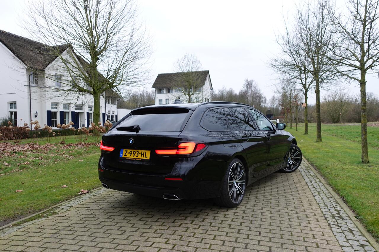 BMW 5-SERIE Touring 520i High Executive Edition | Cruise control | Luchtvering | Stoelverwarming | LED |