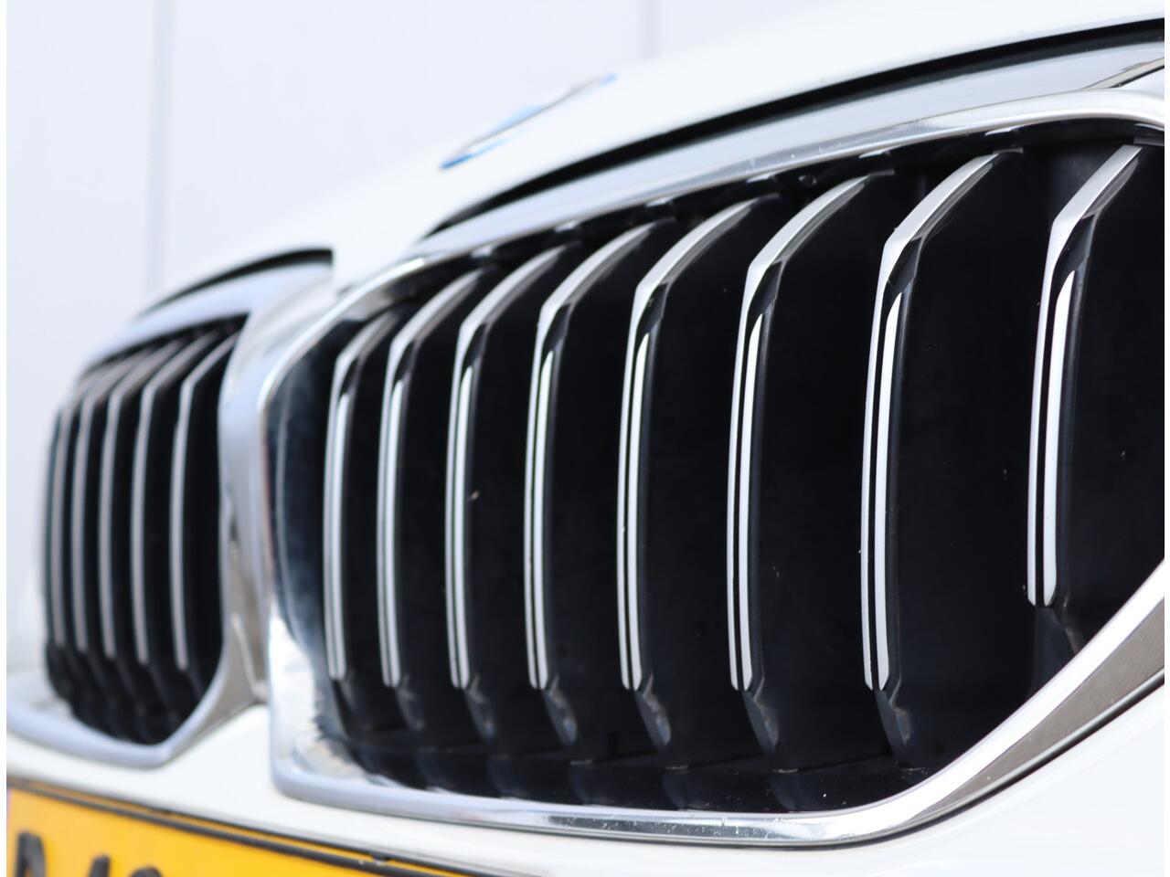 BMW 5-SERIE 545e xDrive | H&K | Head-up | Parkeercamera | M-sport | Leder