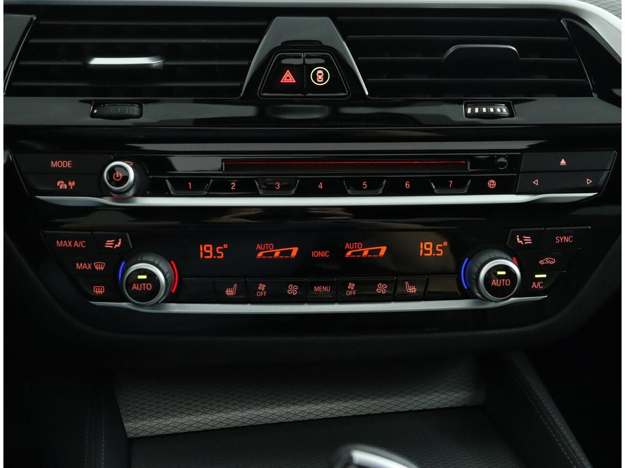 BMW 5-SERIE 520i High Executive Edition M-Sportpakket | Schuifkanteldak | Comfortstoelen