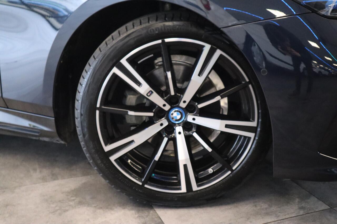 BMW 5-SERIE 530e M Sport Edition Panoramadak Head-up Harman/Kardon