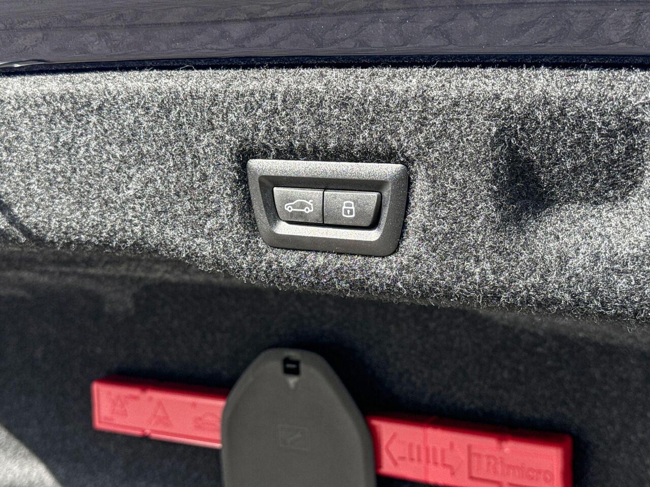 BMW 5-SERIE Sedan 550e xDrive M-Sport Pro / CoPilot / Bowers & Wilkins / Adaptief onderstel professional / LED koplampen adaptief / Stoelventilatie / Trekhaak Zwenkbaar / 20 inch / Selections