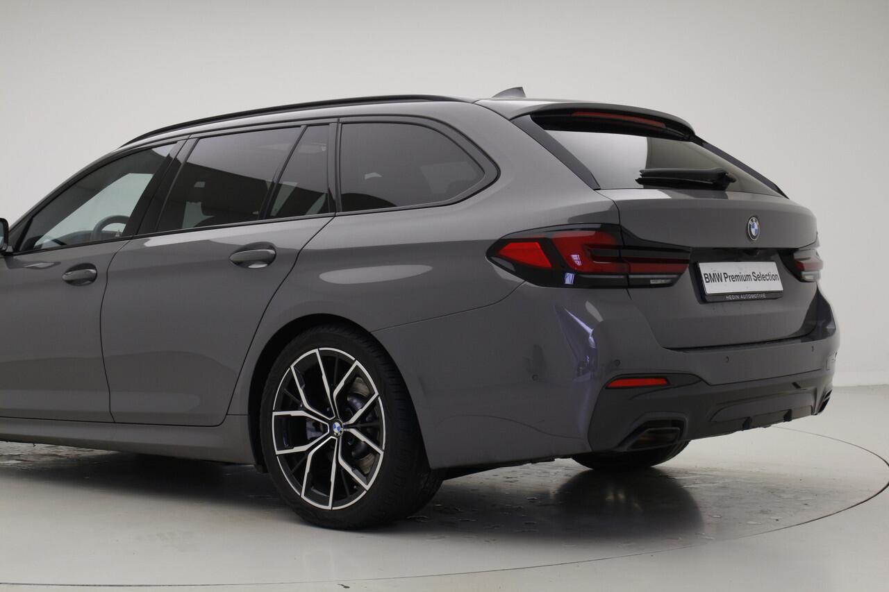 BMW 5-SERIE Touring 520i M-Sport | 19" | Camera | Panoramadak | Trekhaak | Laser | Head-Up