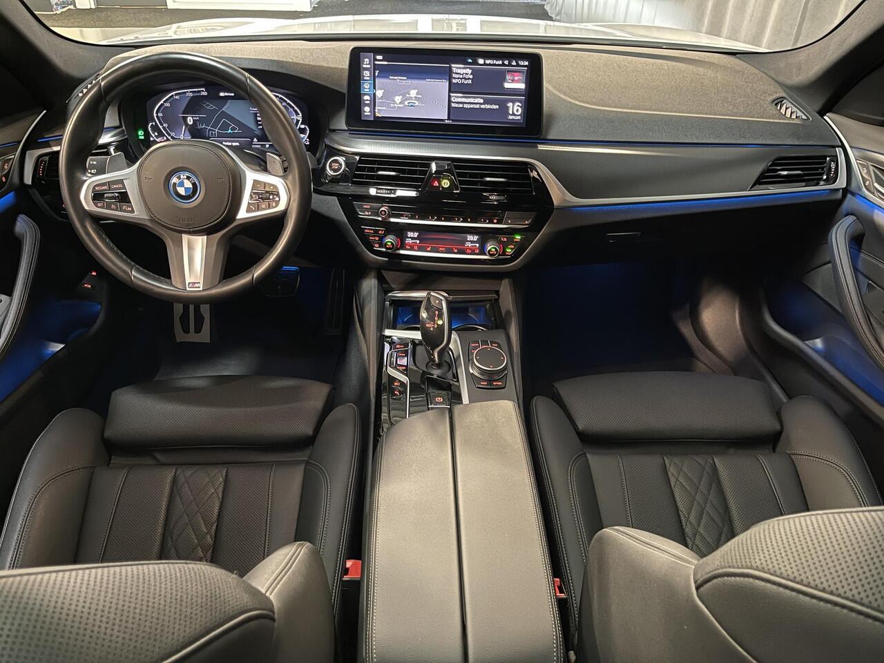 BMW 5-SERIE 530e Business Edition Plus M Sport 19"/Schuif-kanteldak/Trekhaak/Camera/Stoelverwarming + memory/PDC v+a/LED
