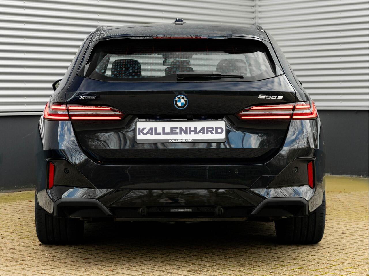 BMW 5-SERIE Touring 550e xDrive M-Sport Pro - Pano - Onderstel Prof - Driving Ass Plus - Harman Kardon