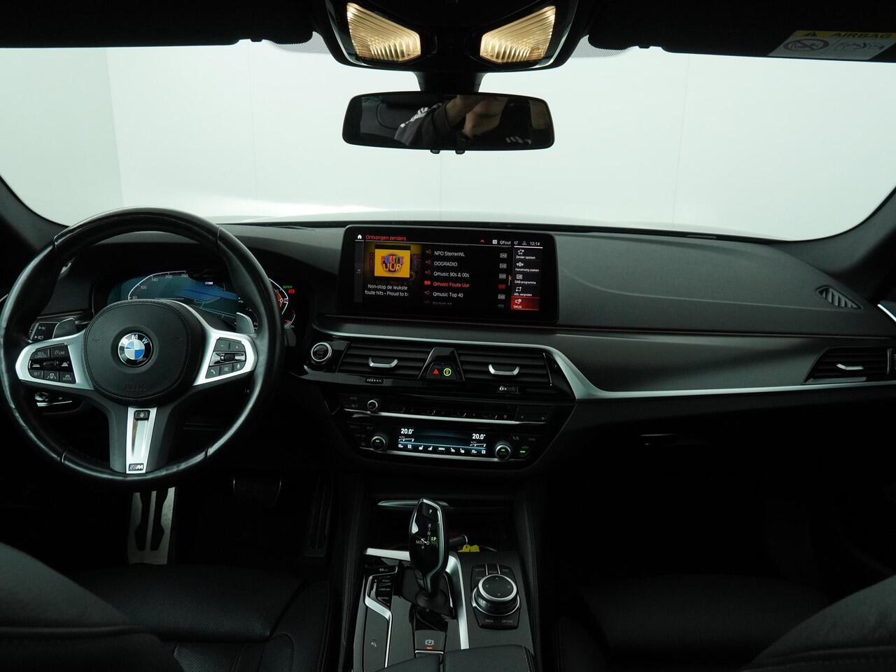 BMW 5-SERIE Touring 540i xDrive | M-Sport | Harman Kardon | Co-Pilot | Soft Close | Comfort Access | Stoelventilatie en verwarming | Panoramadak | Head-Up | 4 Zone Airco |