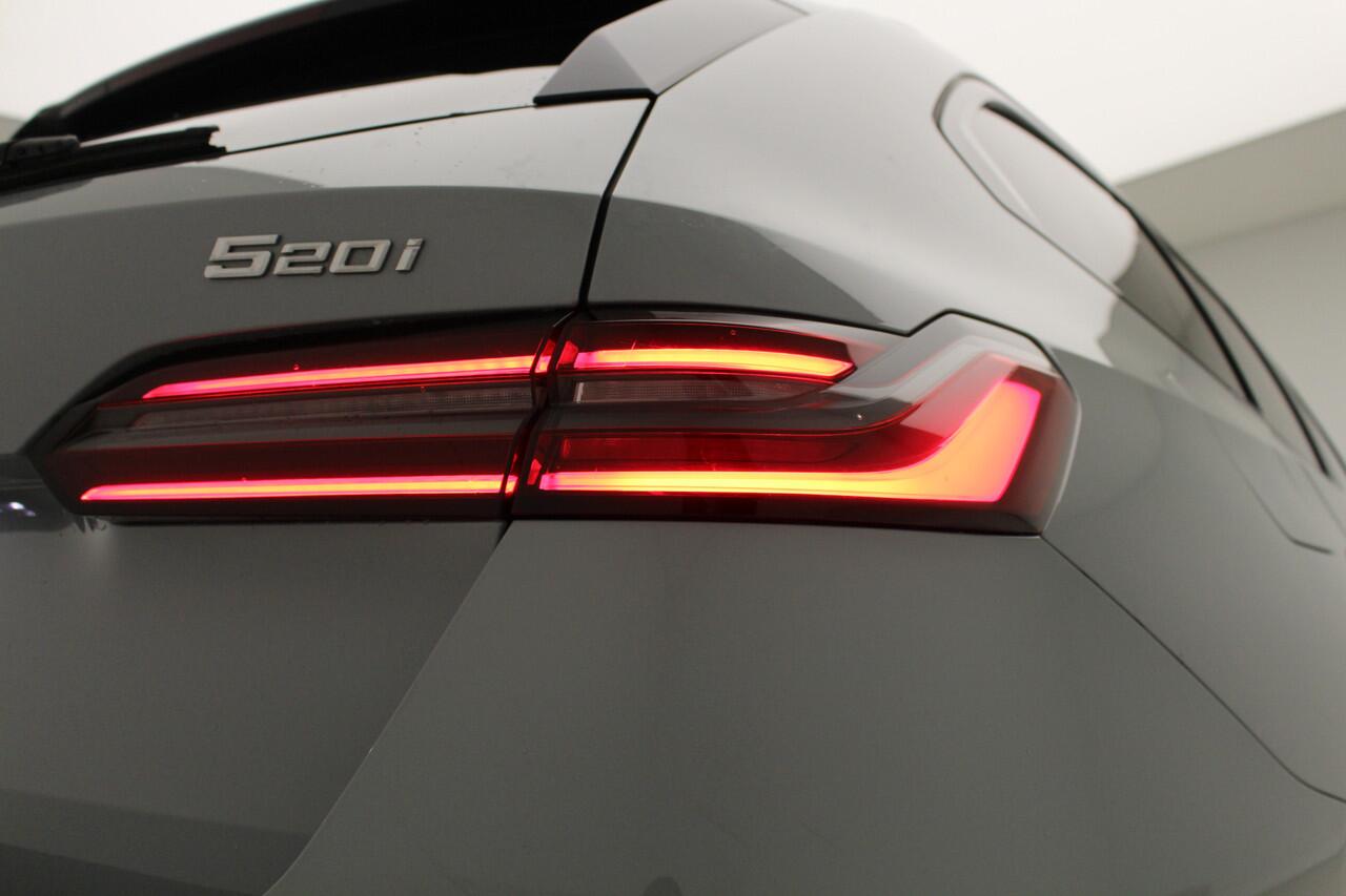 BMW 5-SERIE Touring 520i M-Sport Pro | Trekhaak | Driv. Ass. Pro | Stoelventilatie | Standkachel | | Bowers & Wilkins Surround Sound System | Mild Hybrid