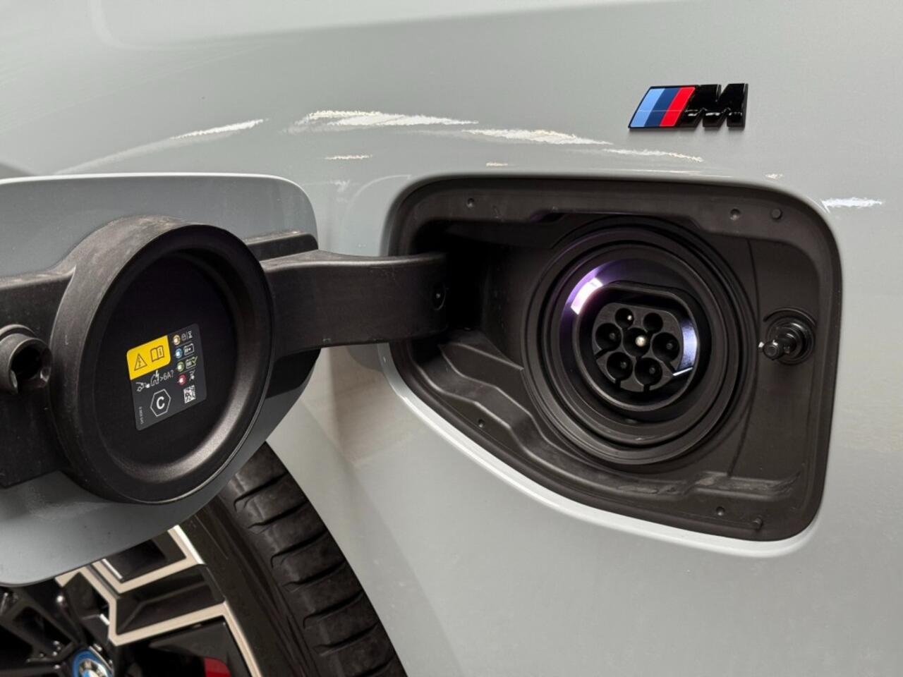 BMW 5-SERIE 530eX-Drive M-Sport 299pk Pro-20 inch trekhaak pano key-less