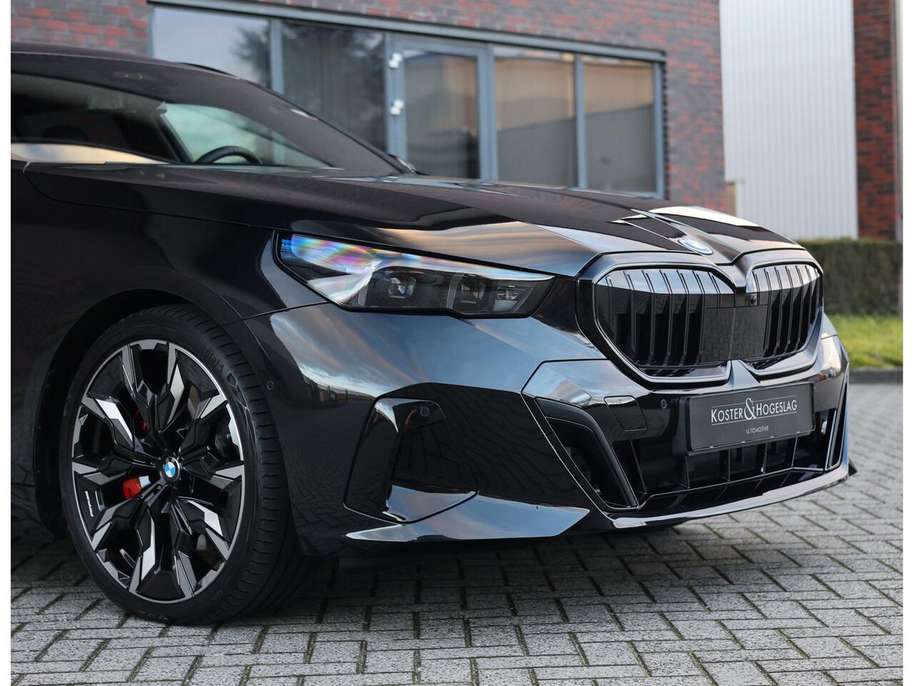 BMW 5-SERIE Touring 550e xDrive | M Sport Pro - Trekhaak - M Adaptive