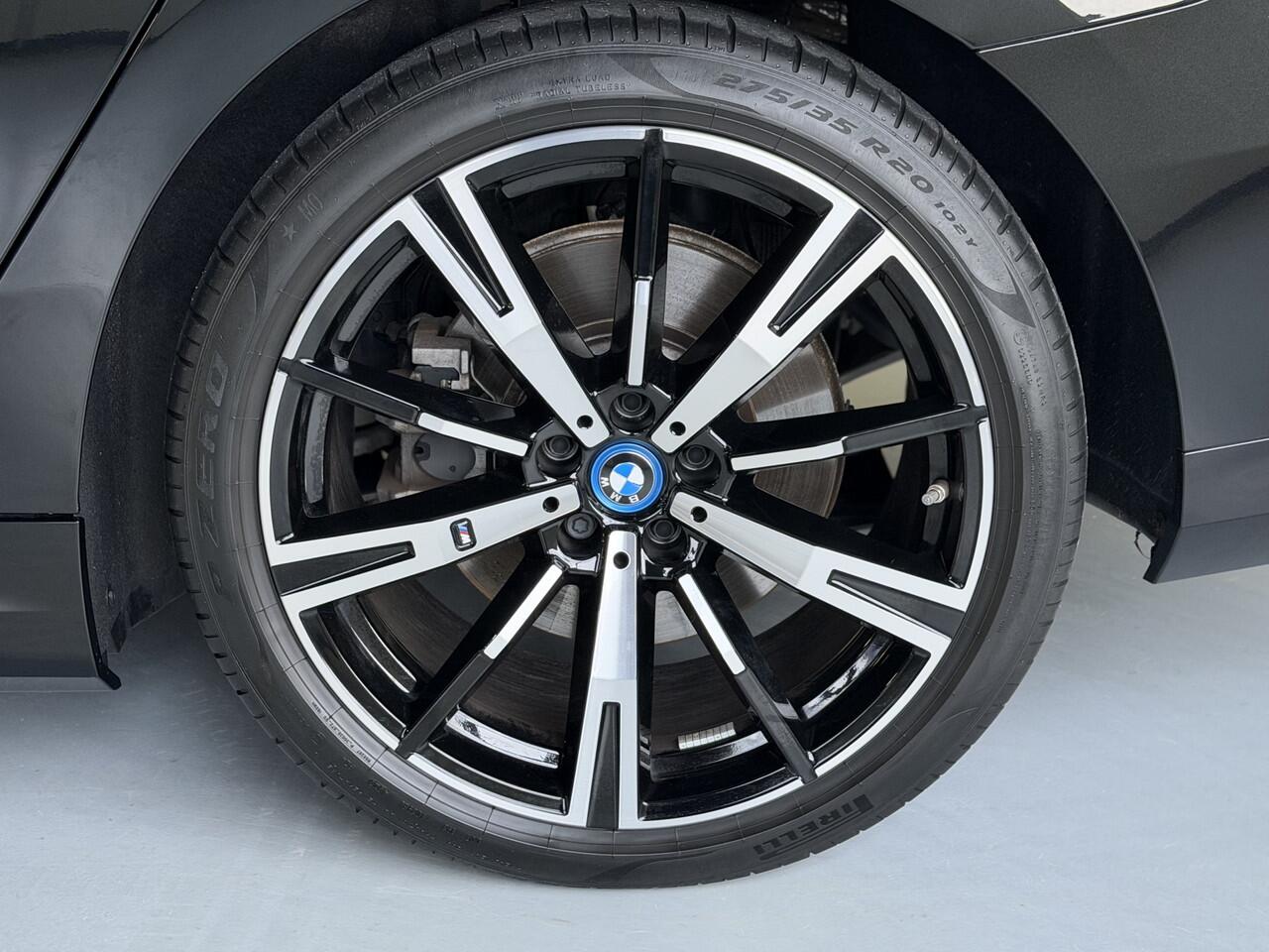 BMW 5-SERIE 550e xDrive M SPORT 4 WHL besturing / Leder