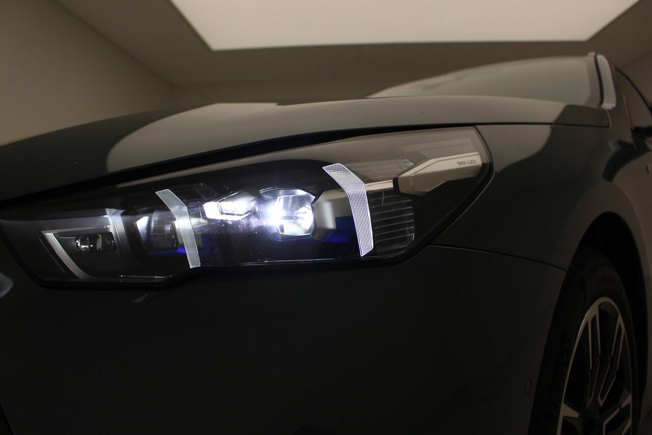 BMW 5-SERIE Touring 520i M-Sport | 19" | Panorama | Driving Assistant Plus | Harman Kardon | Trekhaak