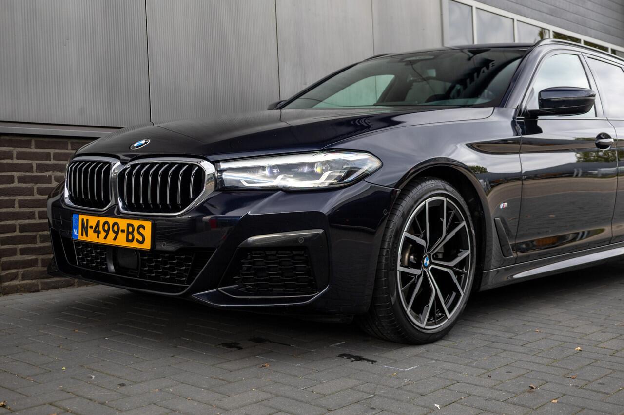 BMW 5-SERIE Touring 520d 191 pk High Executive M-Sportpakket / Facelift/ Sport-Stoelen/ Stoel.Verw/ Adap.Cruise/ Stuur.Verw/ Apple-Carplay/ Camera/ 19 '' LMV