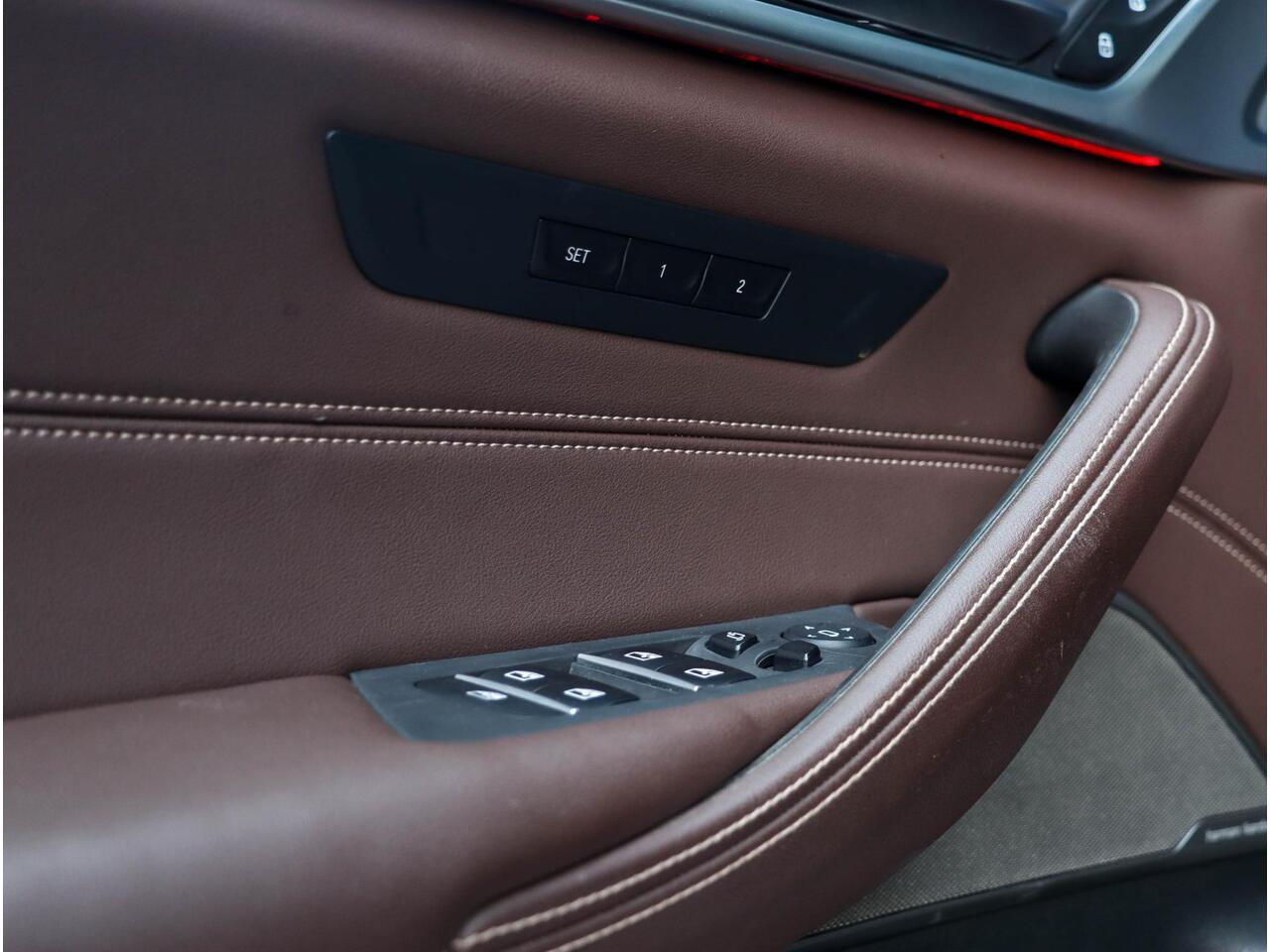 BMW 5-SERIE Touring 530e High Exec M Sport Individual Panodak Harman Kardon ACC Trekhaak