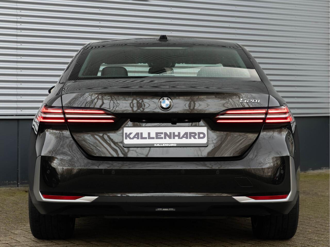 BMW 5-SERIE 520i - Sportstoelen - Stoelverwarming - Camera - Driving Assistant