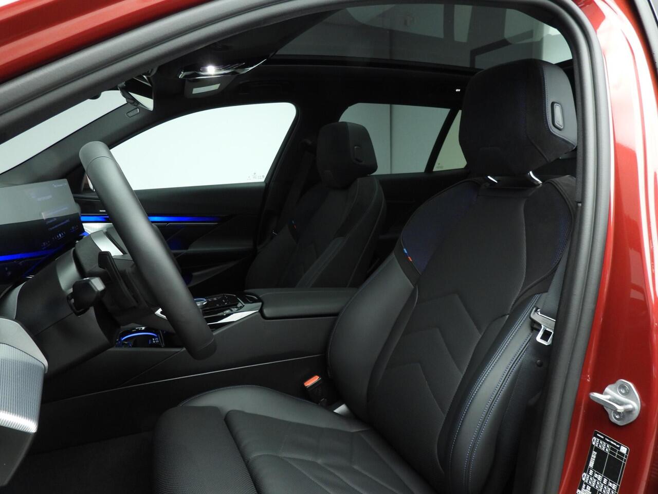 BMW 5-SERIE Touring 530e M-Sportpakket | LED | Navigatie | Trekhaak | Schuifdak | Active cruise | DAB | Harman-kardon sound | Alu 19 inch