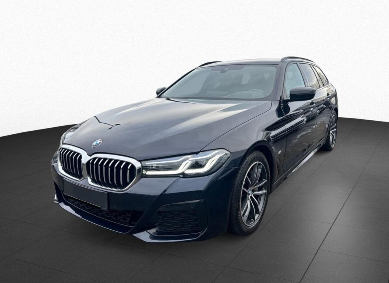 BMW 5-SERIE Touring 530d M Sport 286 PK Head Up Trekhaak LED Laser Sportstoelen 18 Inch Sensatec Leder