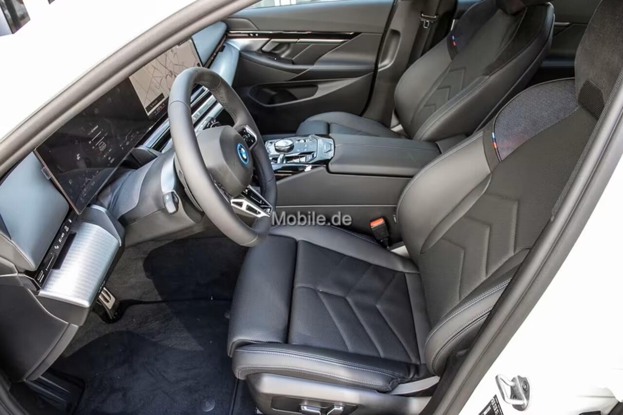 BMW 5-SERIE Touring 530e xDrive M-SPORT ** LED, NAVI+, LEDER, 19-inch LMV, ALARM, M-ONDERSTEL ** 1e EIG - UNFALLFREI - ¤ 17.900,= onder NP ** ** INFORMEER OOK NAAR ONZE AANTREKKELIJKE FINANCIAL-LEASE TARIEVEN **