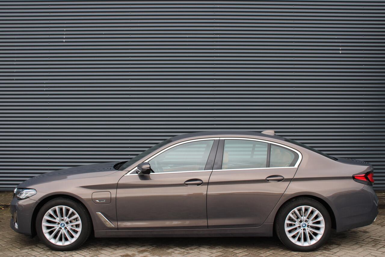 BMW 5-SERIE 545e xDrive Lurxury Adaptive-Cruise Laser Comfortzetels-Leder Head-Up Harman-Kardon Elektr.-Trekaak