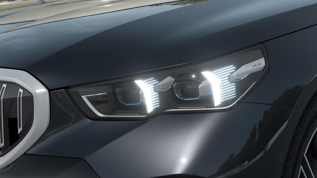 BMW 5-SERIE Touring 530e High Executive M Sport Automaat / Panoramadak / Adaptieve LED / Parking Assistant Plus / M Sportonderstel / Live Cockpit Professional / Stoelverwarming