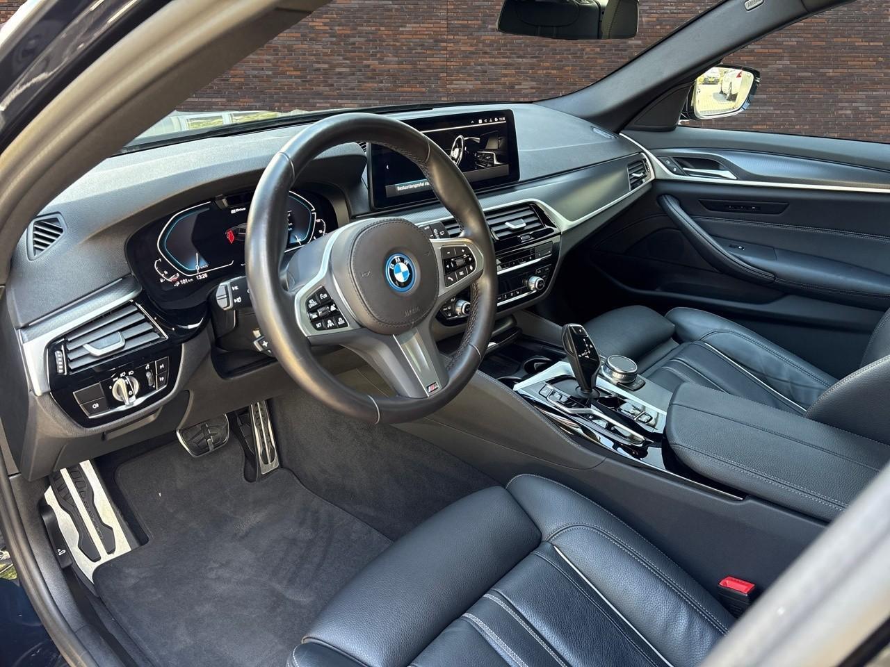 BMW 5-SERIE Touring 530e LEDER SPORTSTOELEN NAVIGATIE CRUISE