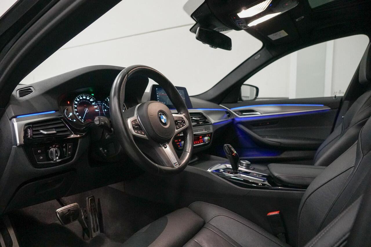 BMW 5-SERIE Touring 520i M-Sport | Panoramadak | Stoelventilatie | 21"