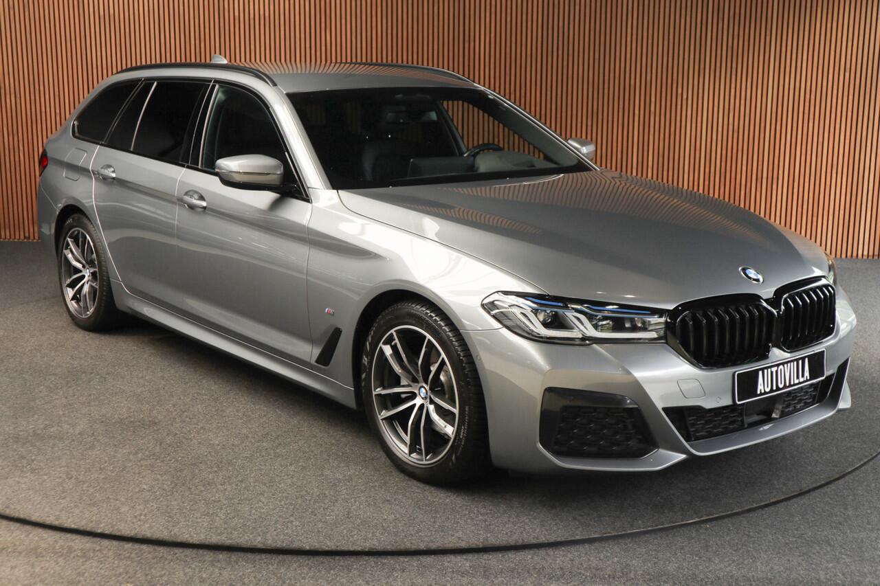 BMW 5-SERIE Touring 520i Mpakket HUD Navi Elektr. achterklep Camera Carplay Virtual Elektr. uitklapbare trekhaak Matrix ACC Stoelverwarming DAB Climate (3-zone) PDC Memory LM velgen BTW auto