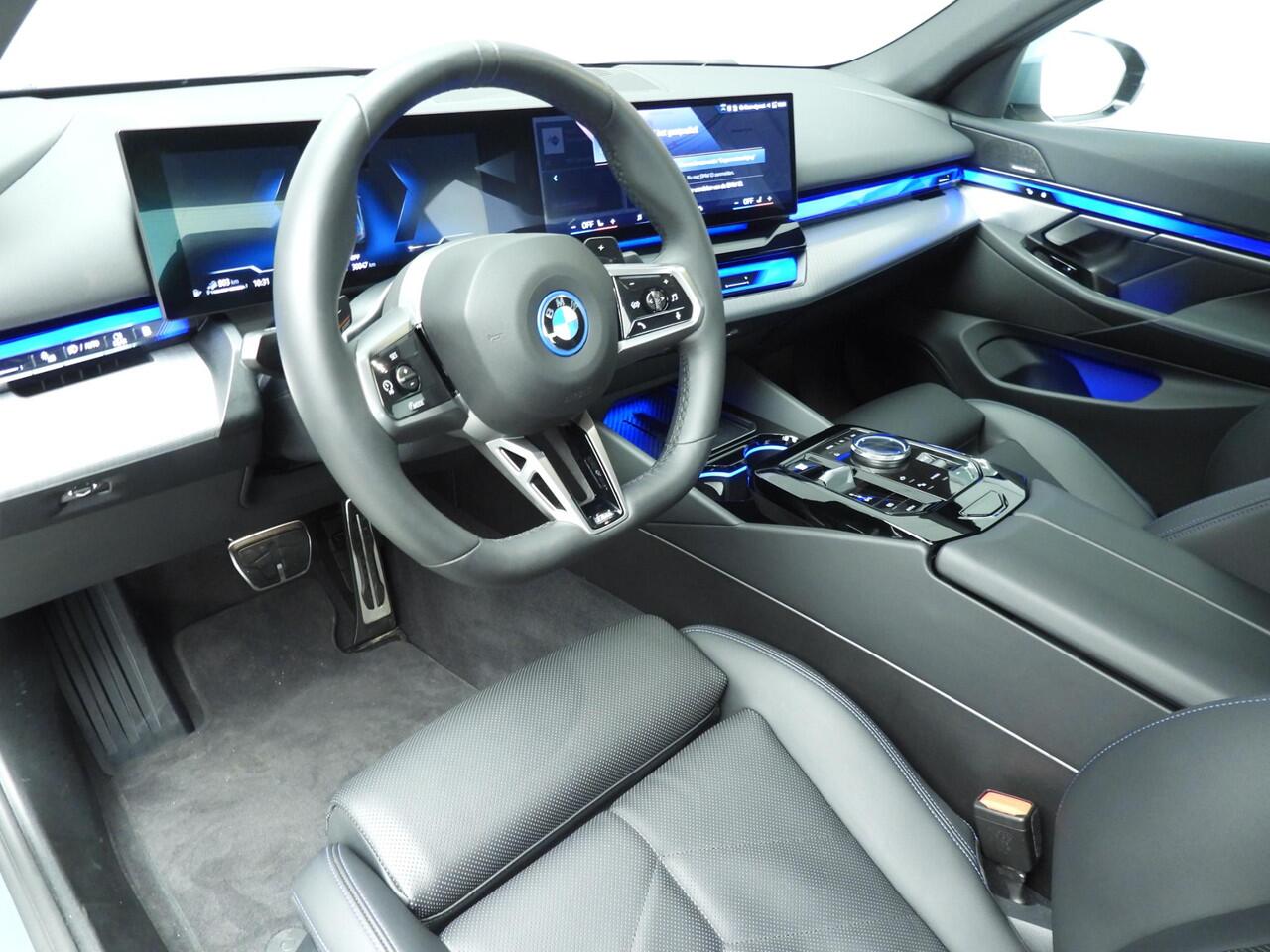 BMW 5-SERIE Sedan 530e | M-Sportpakket | LED | Navigatie | Active cruise | Sportstoelen | Stoelverwarming | DAB | Harman-kardon sound | Alu 20 inch