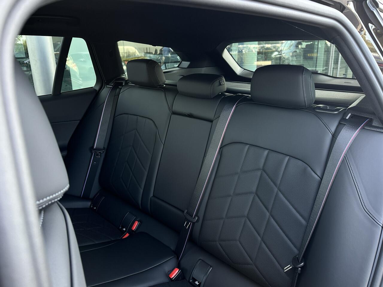 BMW 5-SERIE Touring 530e M Sport Automaat / Trekhaak / Adaptieve LED / Parking Assistant Plus / Comfort Access / M Sportonderstel / Live Cockpit Professional