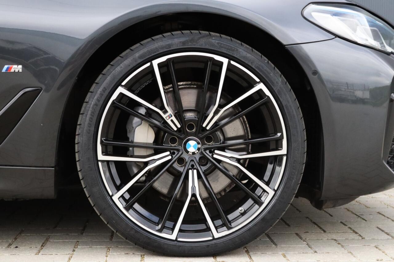 BMW 5-SERIE Touring 530i M Sport Laser Pano Comfort 20 inch -VOL-