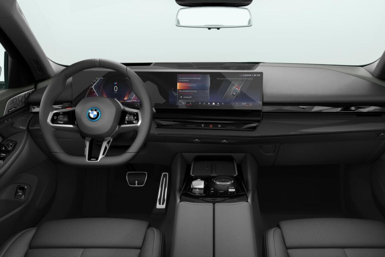 BMW 5-SERIE Touring 550e xDrive | M Sportpakket Pro | Innovation Pack | Travel Pack | Comfort Pack | Trekhaak