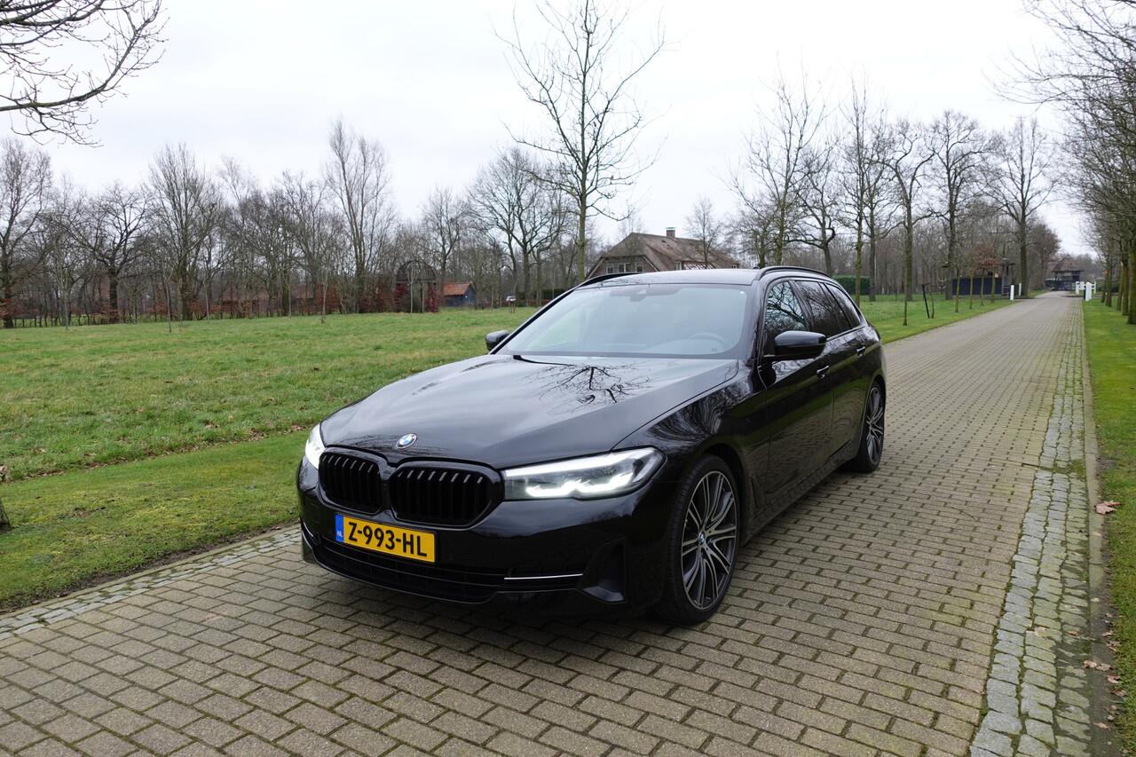 BMW 5-SERIE Touring 520i High Executive Edition | Cruise control | Luchtvering | Stoelverwarming | LED |