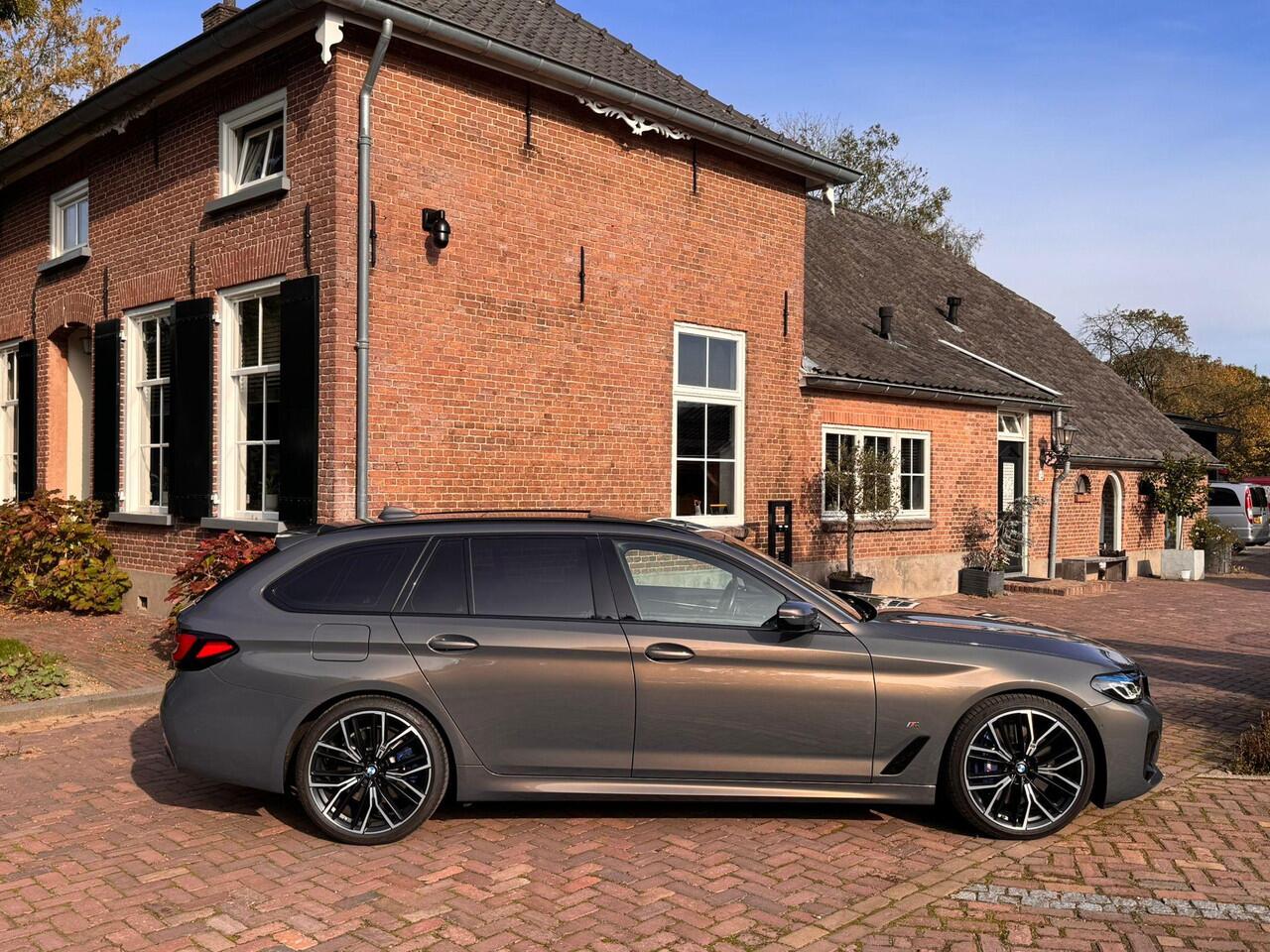 BMW 5-SERIE Touring 540d xDrive High Executive