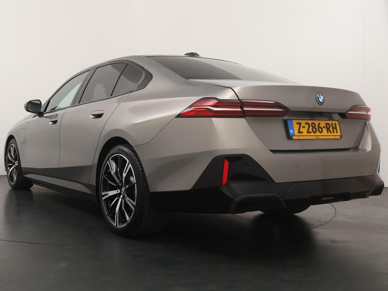 BMW 5-SERIE 530e | M Sportpakket | Panoramadak | Driving Ass. Plus | Trekhaak |