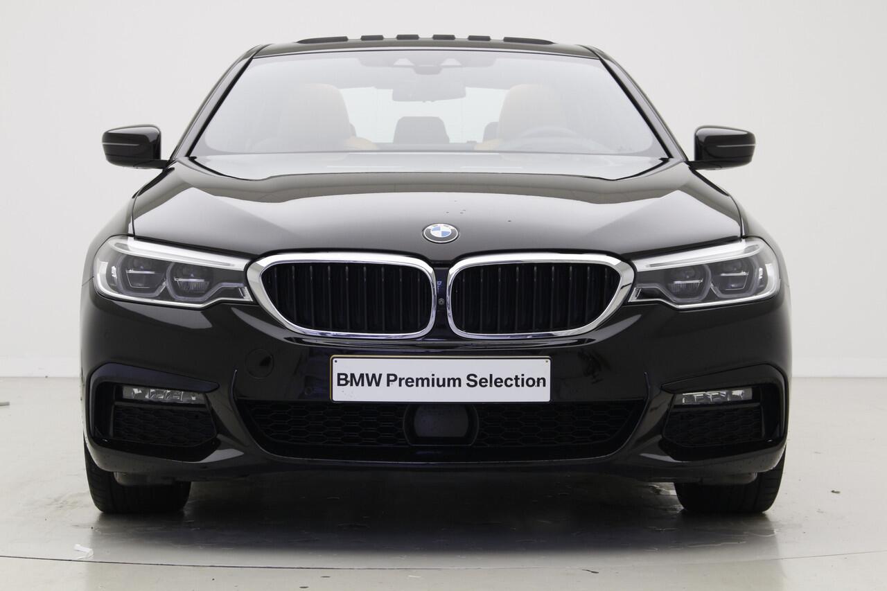 BMW 5-SERIE 530i xDrive Individual | Driving Assistant Plus | Stoelventilatie | M-Sport | Lederen Dash | Schuifdak | 20" | Harman Kardon |