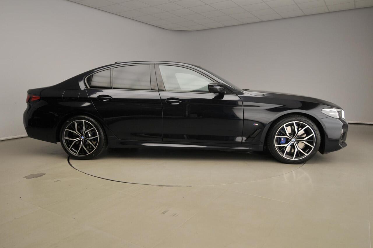 BMW 5-SERIE Sedan 540i | M-Sportpakket | LED | Leder | Navigatie | Comfortzetels | Stoelverwarming | DAB | Harman-kardon sound | Alu 19 inch