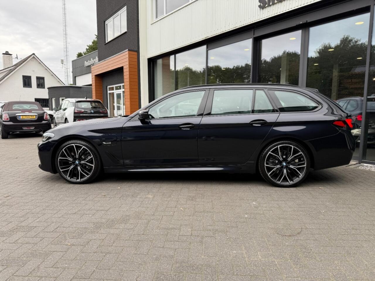 BMW 5-SERIE 530e M-Sport,Laser LED,Sport/Comf. zetels,Memory,Cam 360,Trekhk Elekt.