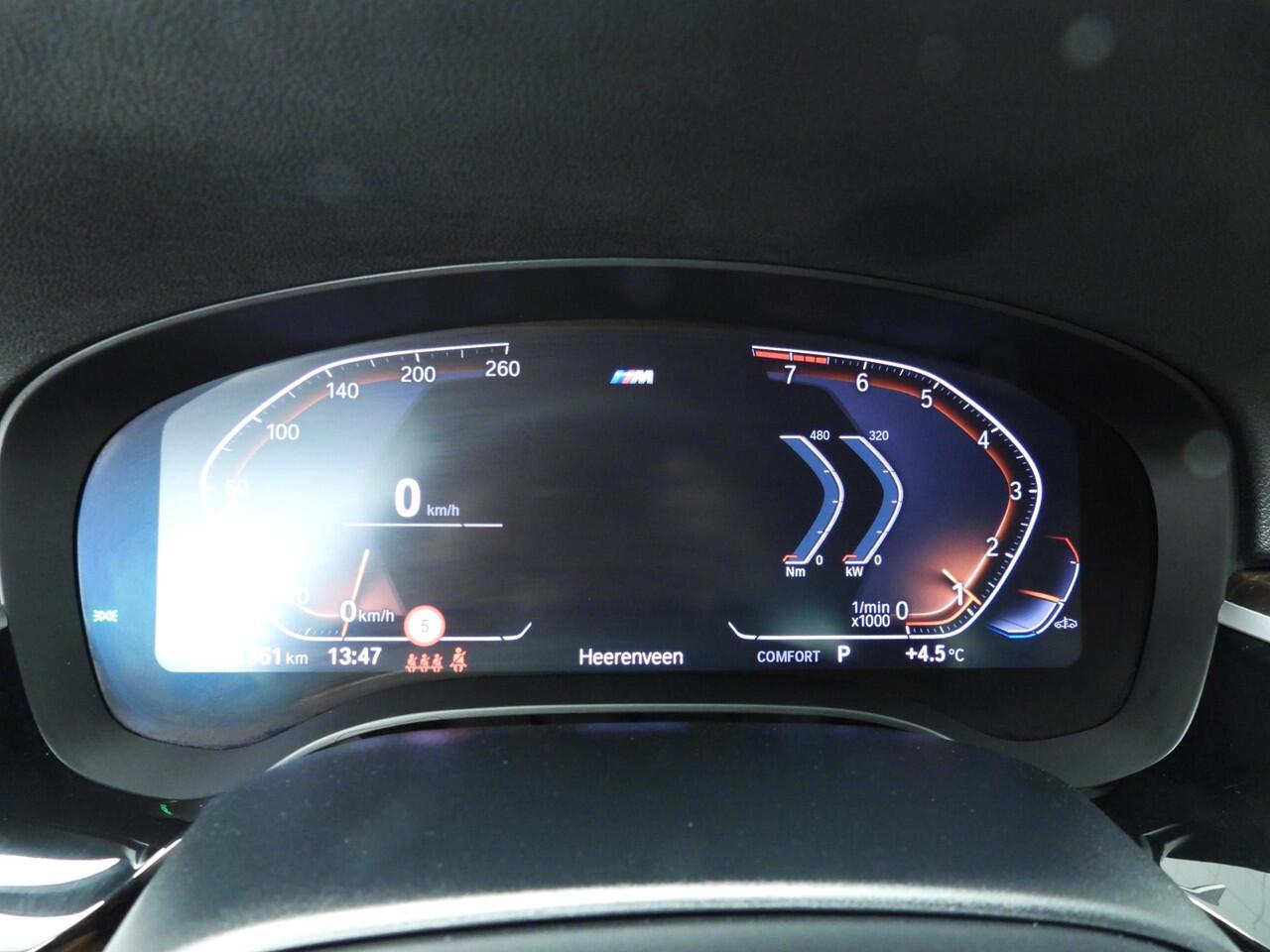 BMW 5-SERIE Sedan 540i | M-Sportpakket | LED | Leder | Navigatie | Active cruise | Trekhaak | Schuifdak | Comfortzetels | DAB | Alu 19 inch