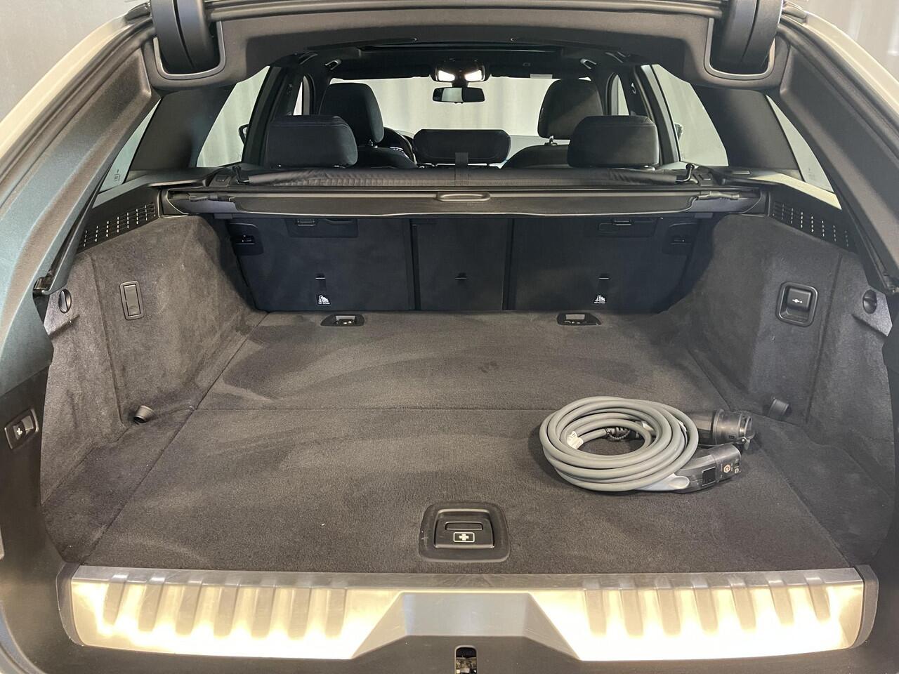 BMW 5-SERIE Touring 530e High Executive M Sport 18"/Panoramadak/Laser LED/Adaptief onderstel/Head-up/Keyless/Stoelverwarming/Adaptieve cruise/Dodehoek/Camera/Apple Carplay & Android Auto/HiFi