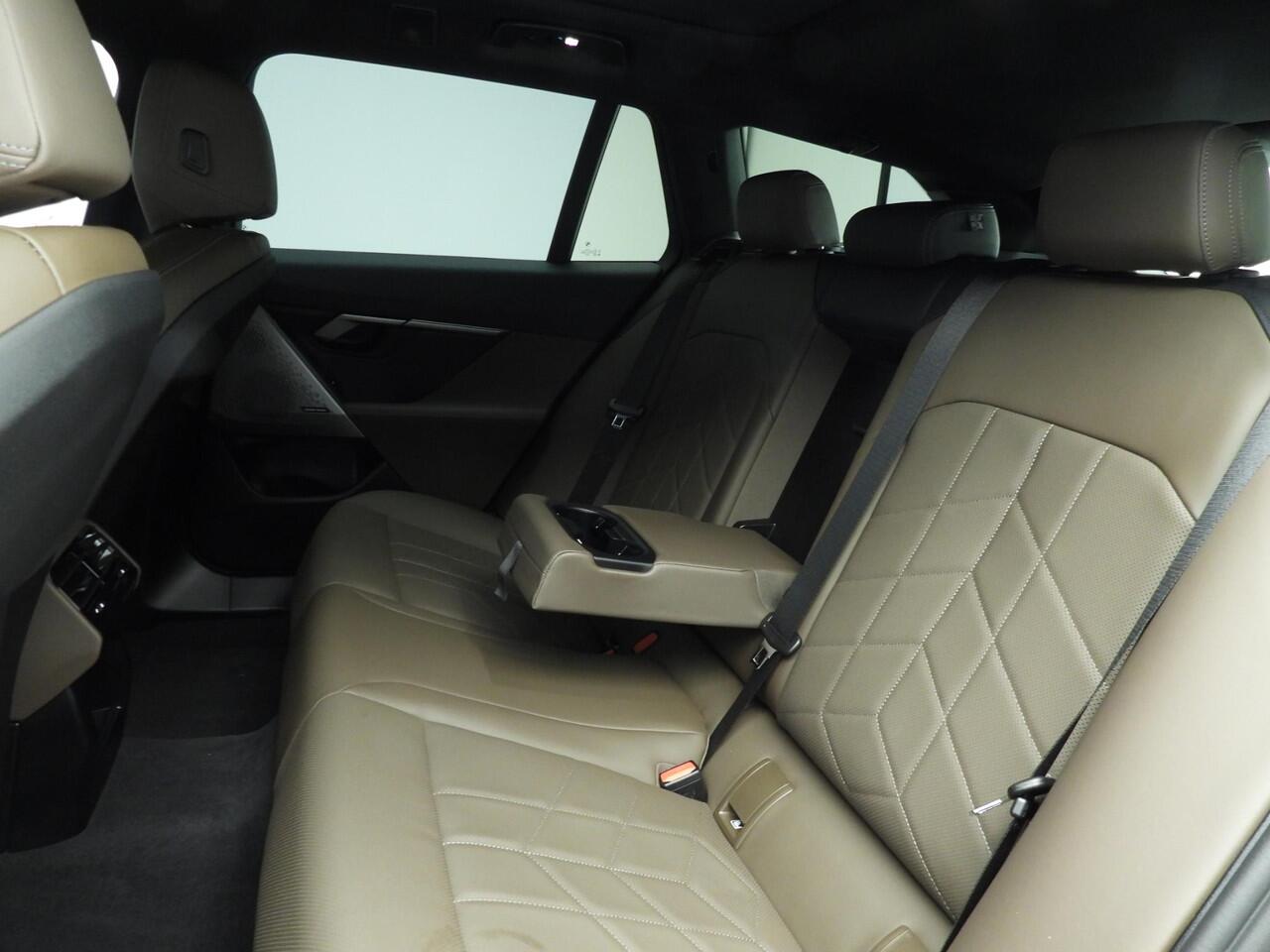 BMW 5-SERIE Touring 530e | M-Sportpakket | LED | Navigatie | Active cruise | Trekhaak | Schuifdak | DAB | HArman-kardon sound | Alu 19 inch