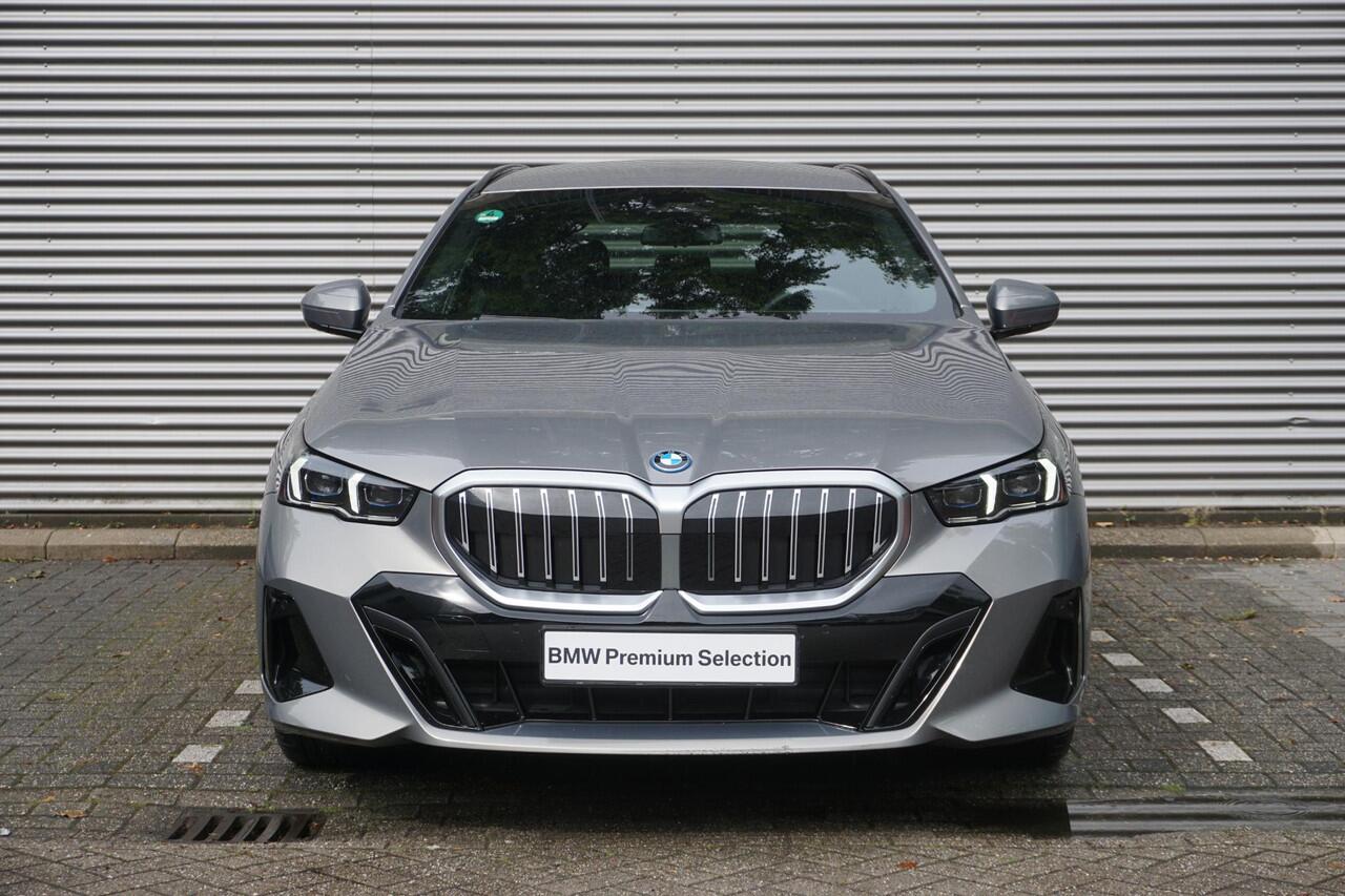 BMW 5-SERIE Touring 530e | M Sportpakket | Trekhaak | Driving Assistant Plus