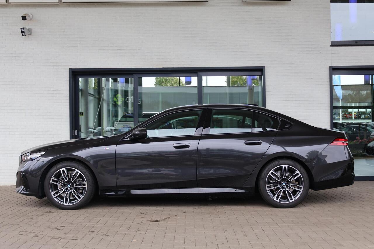 BMW 5-SERIE 520i | M Sportpakket | Innovation Pack | Voorstoelen Verwarmd