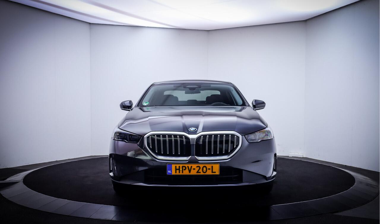BMW 5-SERIE 550e xDrive FULL.LED | KEYLESS | DODEHOEK | CARPLAY | HEAD-UP | ADAPTIEVE CRUISE | LANE.ASS| ELEK.TREKHAAK