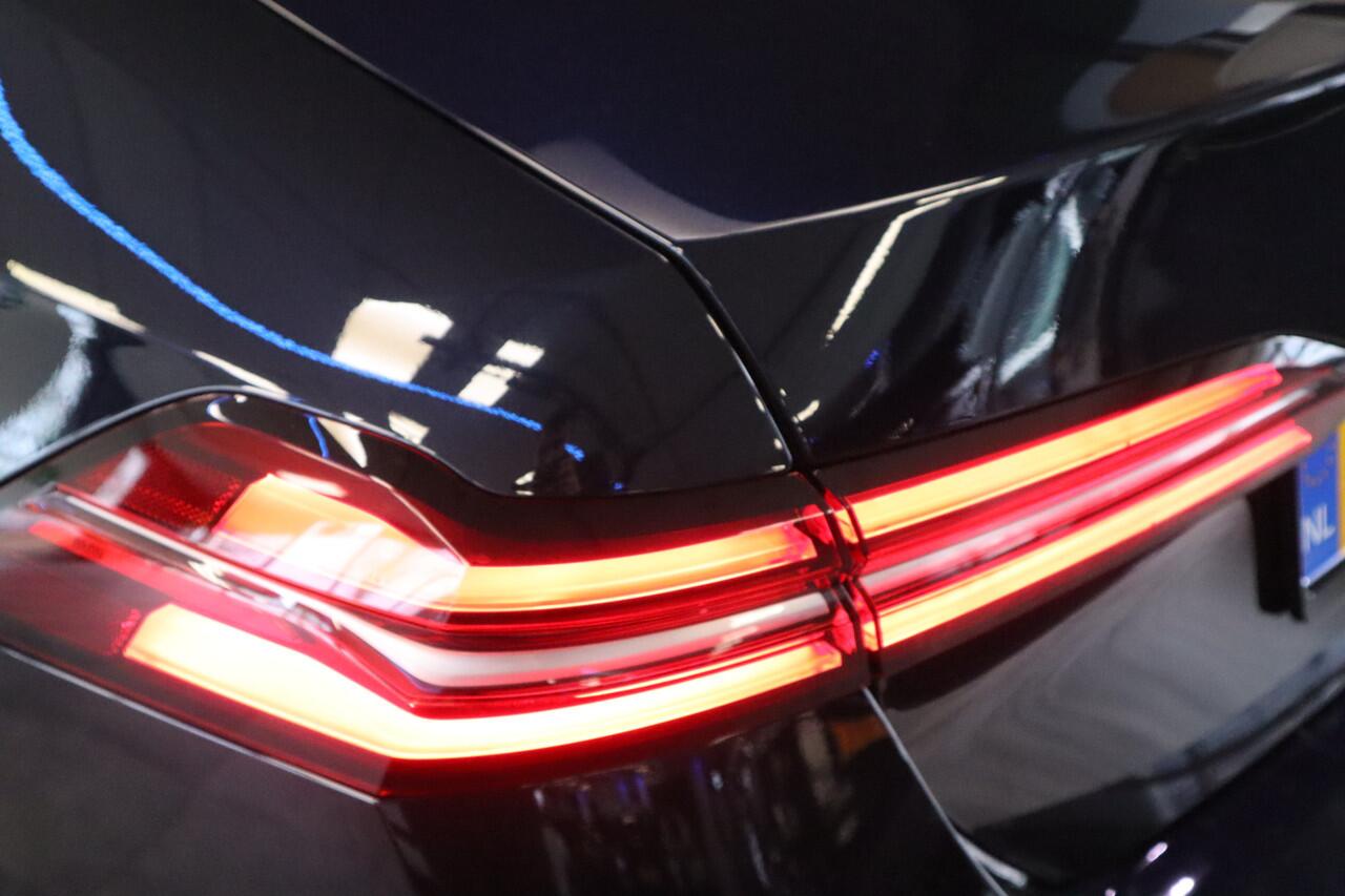 BMW 5-SERIE 530e M Sport Edition Panoramadak Head-up Harman/Kardon